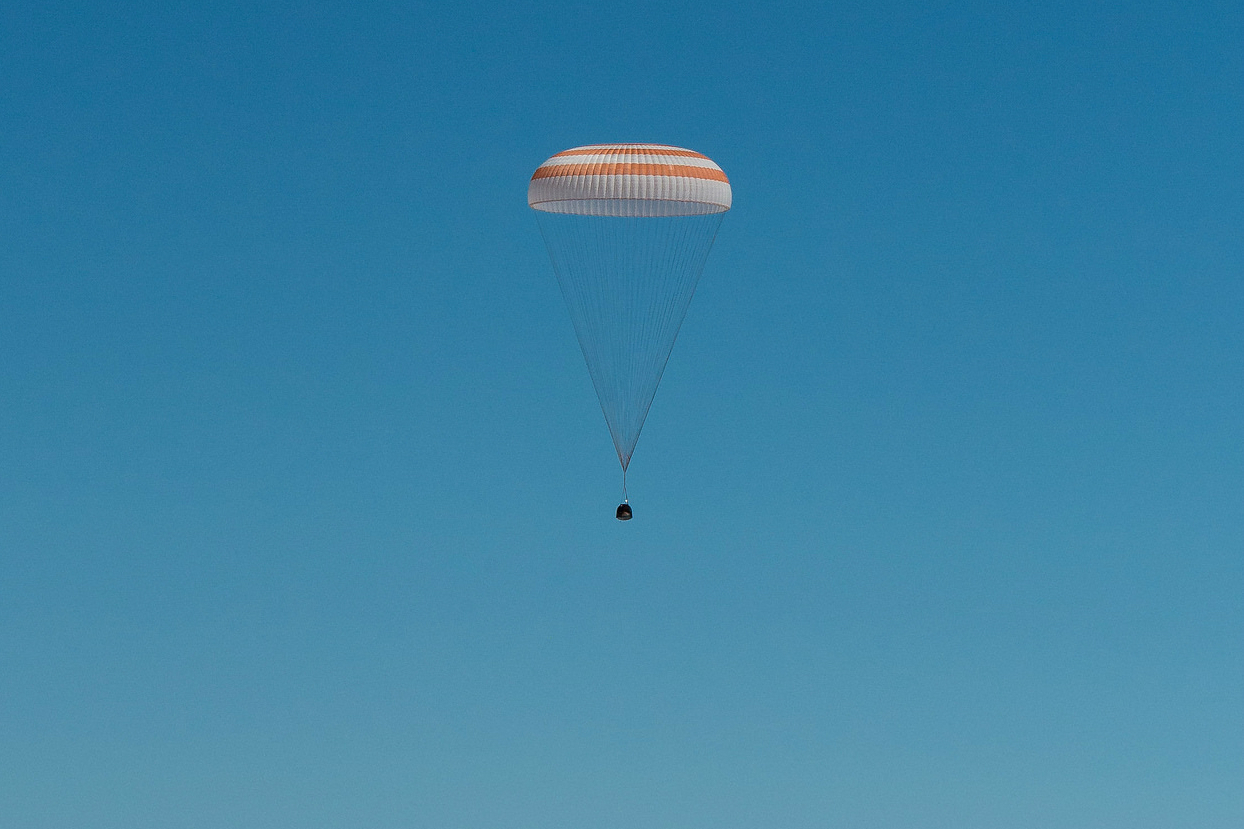 iss astronaut trio return to earth soyuz landing 1