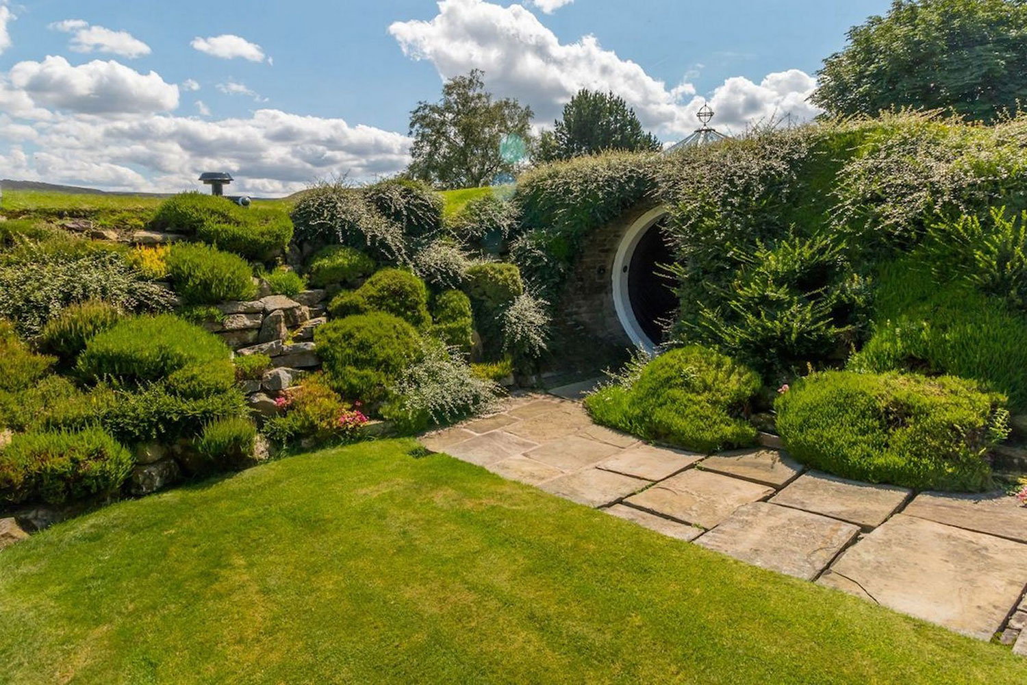 hobbit style home goes up for sale in england hobbithouse 16