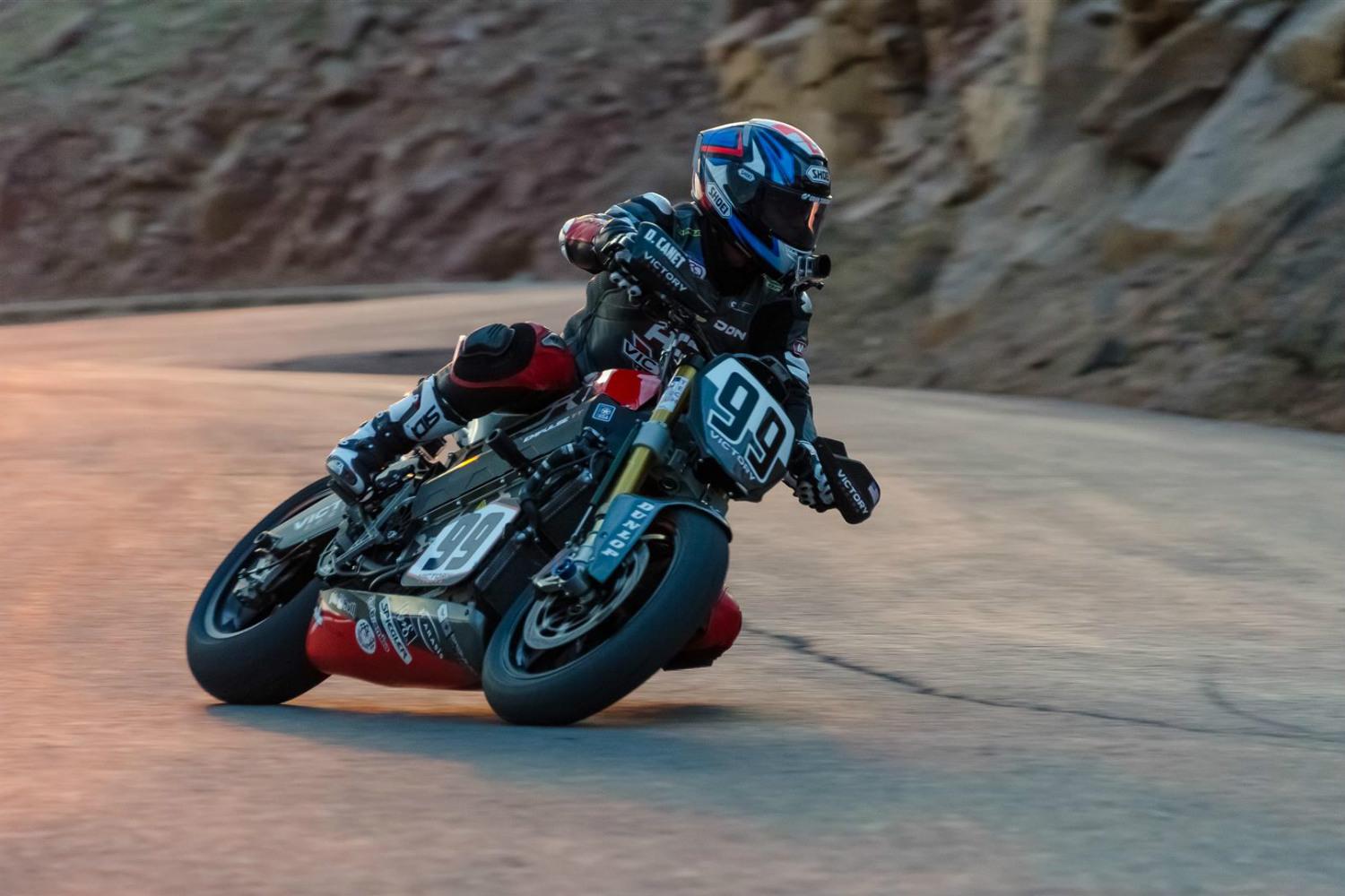 victory motorcycles empulse rr takes first at pikes peak ppihc