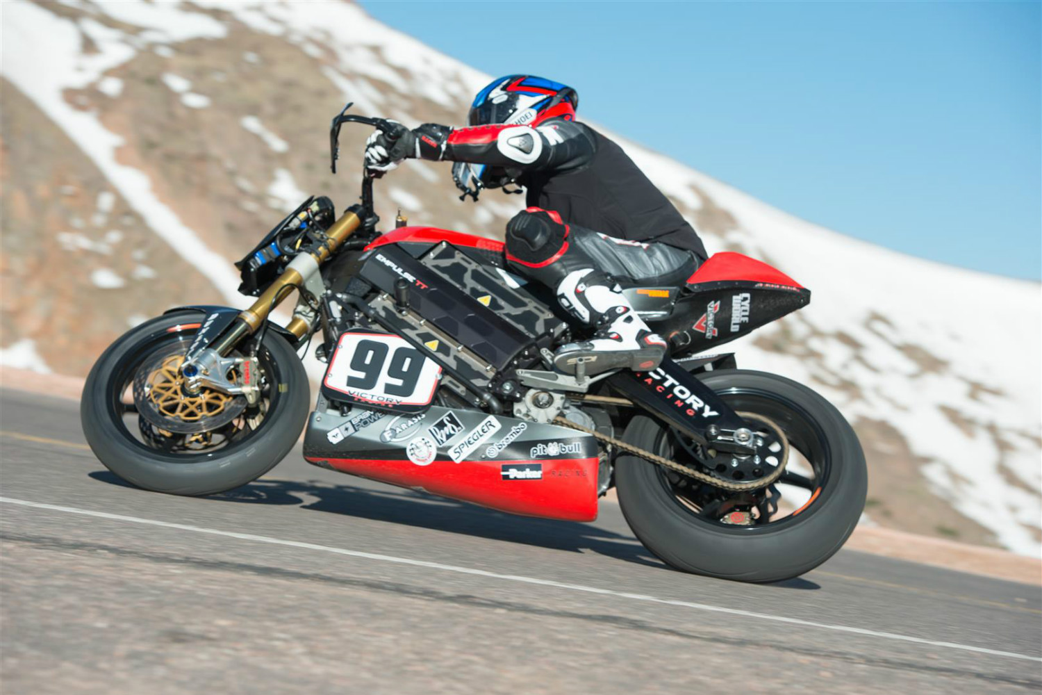victory motorcycles empulse rr takes first at pikes peak