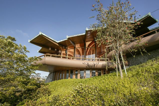 $3.6 million La Jolla Home's Roof Resembles Lotus Flower
