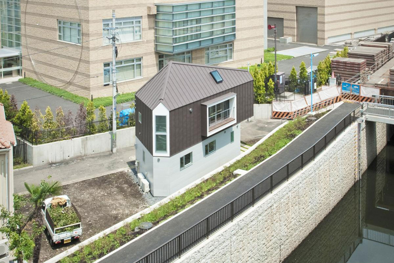 tiny japanese horinouchi homes make use of small space house 08