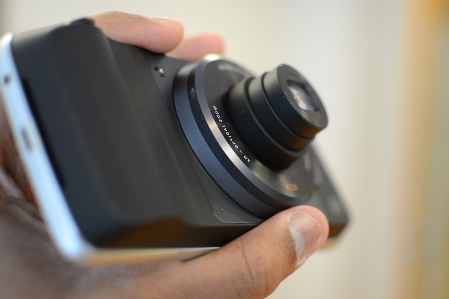 moto mod contest z play droid and hasselblad hands on 2