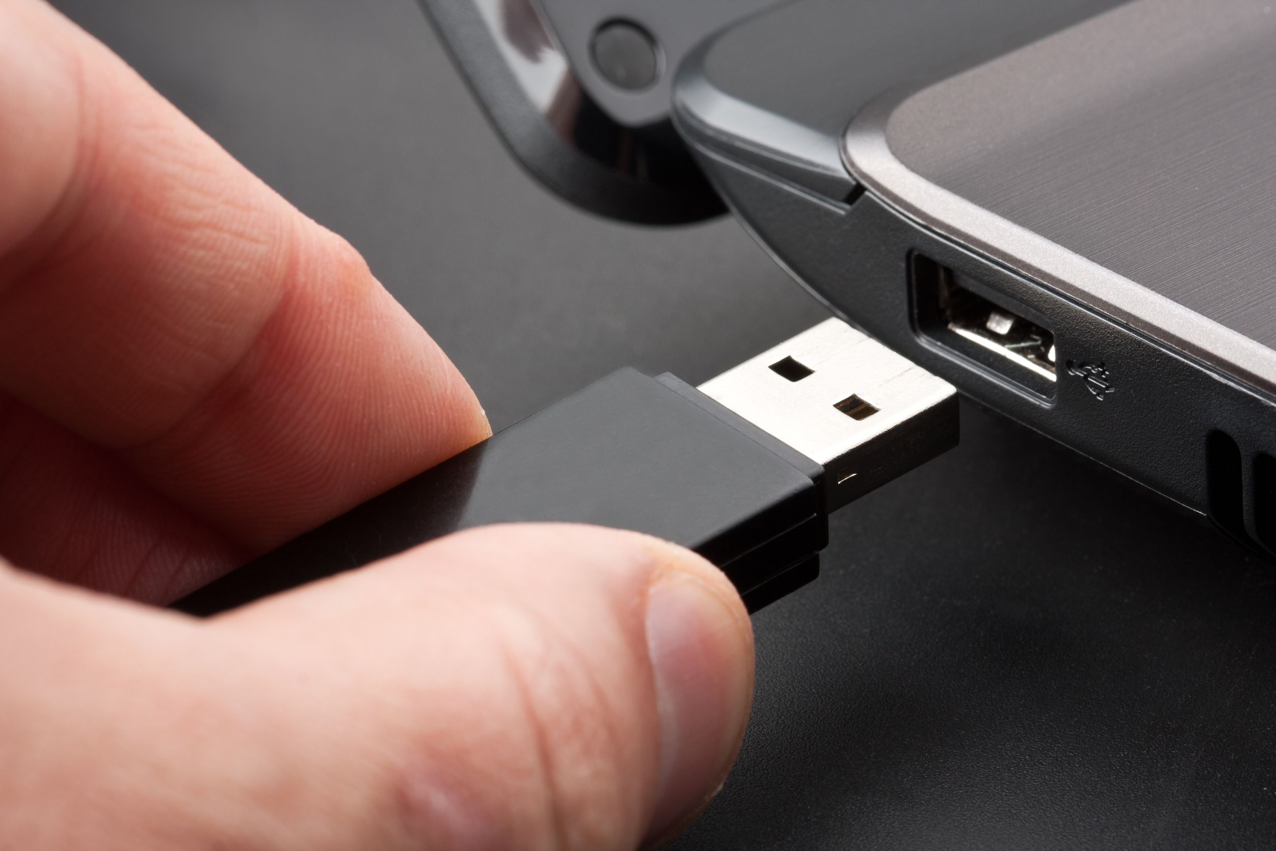 This New USB Stick That Anyone Can Buy Destroys Almost Anything It Is  Plugged Into