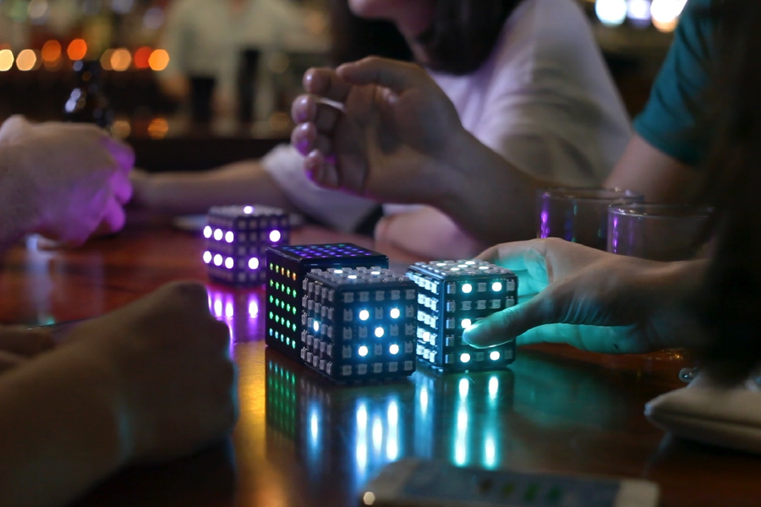 snake playing cube led qcoo in bar  2
