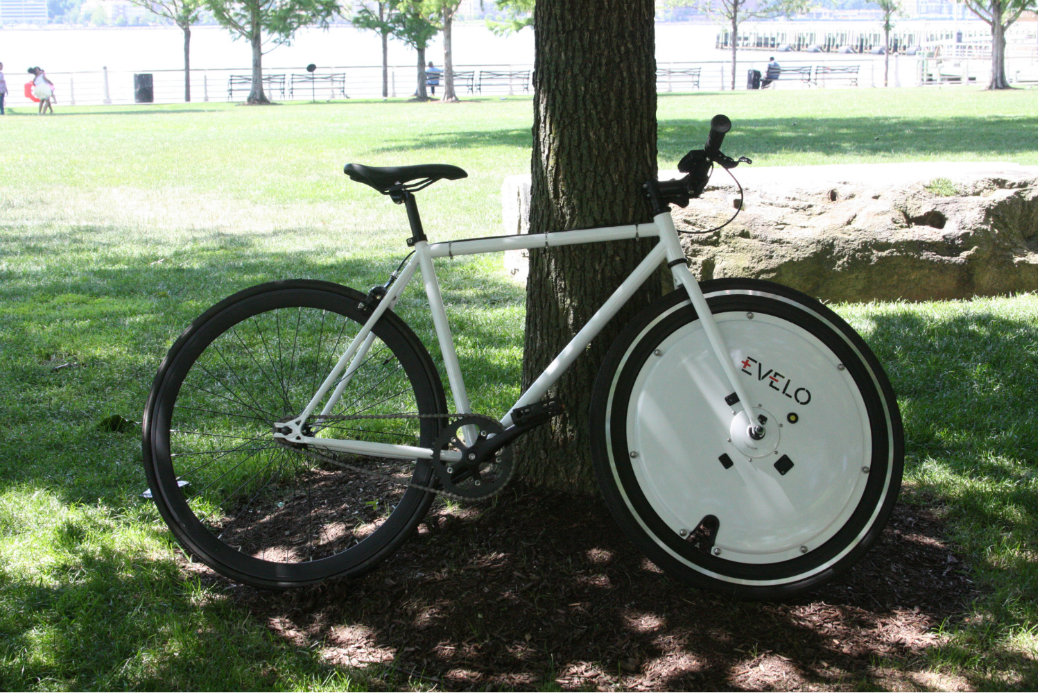 The Omni Wheel Turns Any Bike into an E 