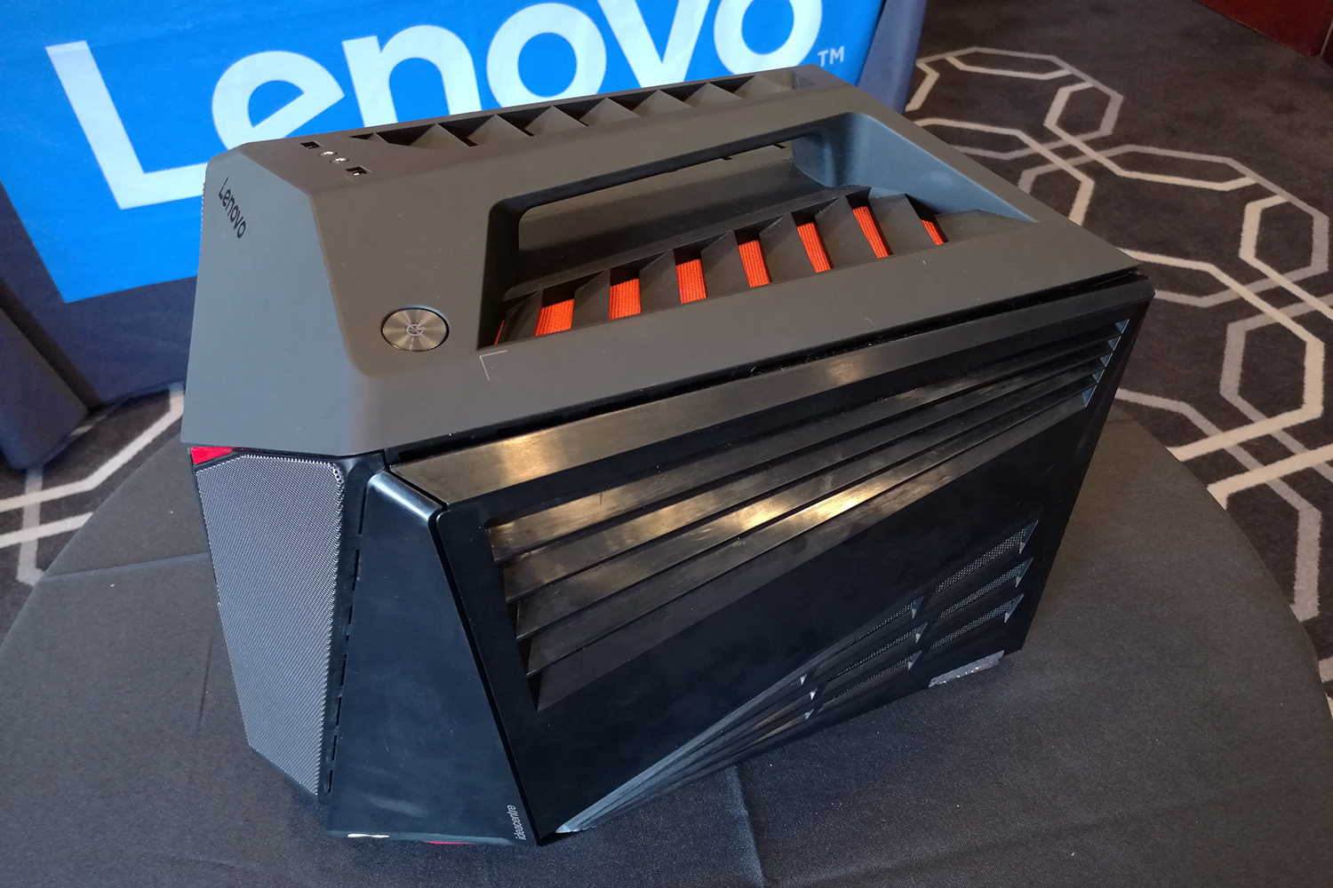 lenovo unveils two portable gaming computers y710 cube y910 all in one dav