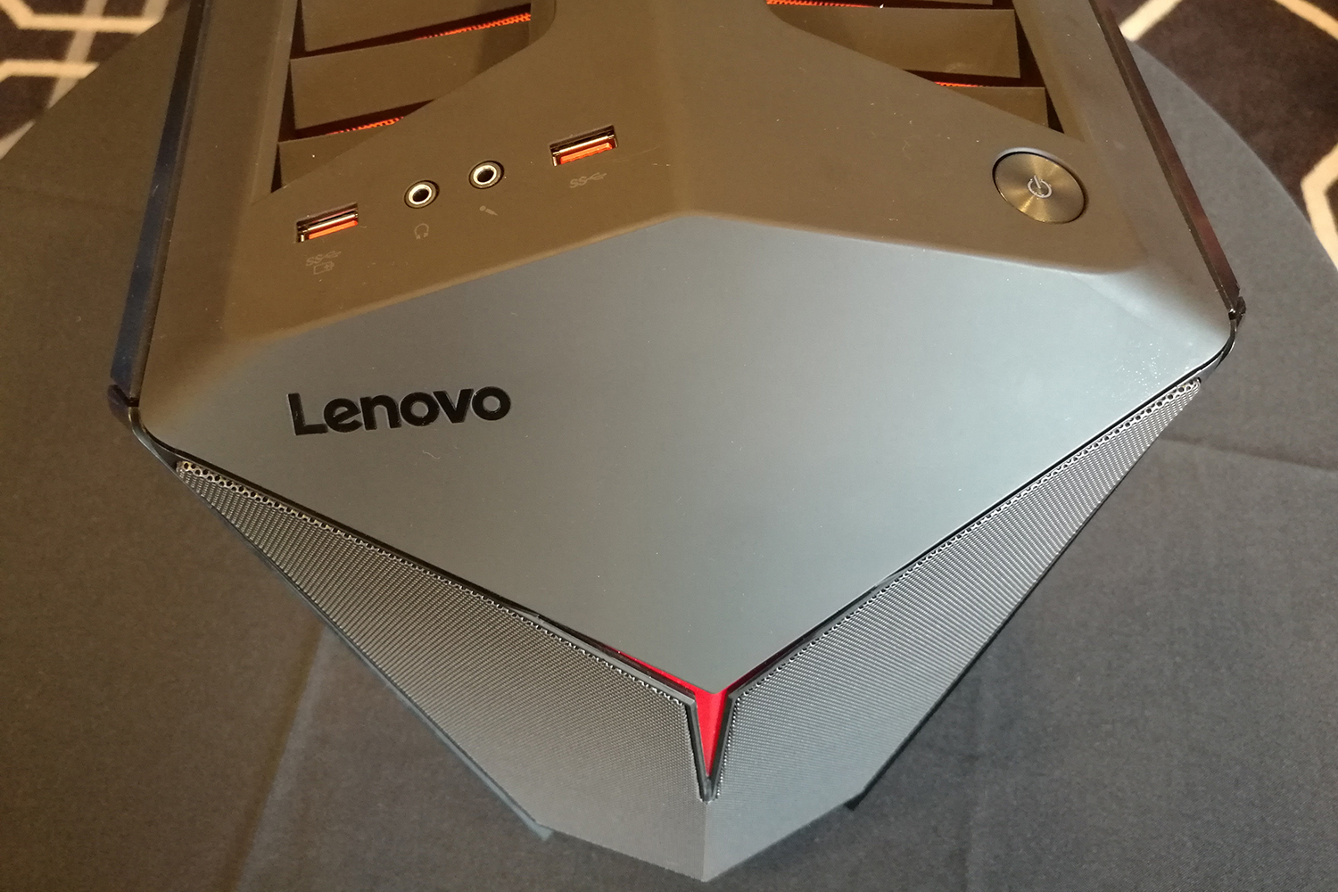 lenovo unveils two portable gaming computers y710 cube y910 all in one dav