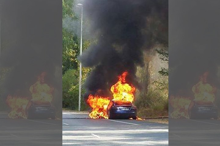 Tesla Model S P90D fire France