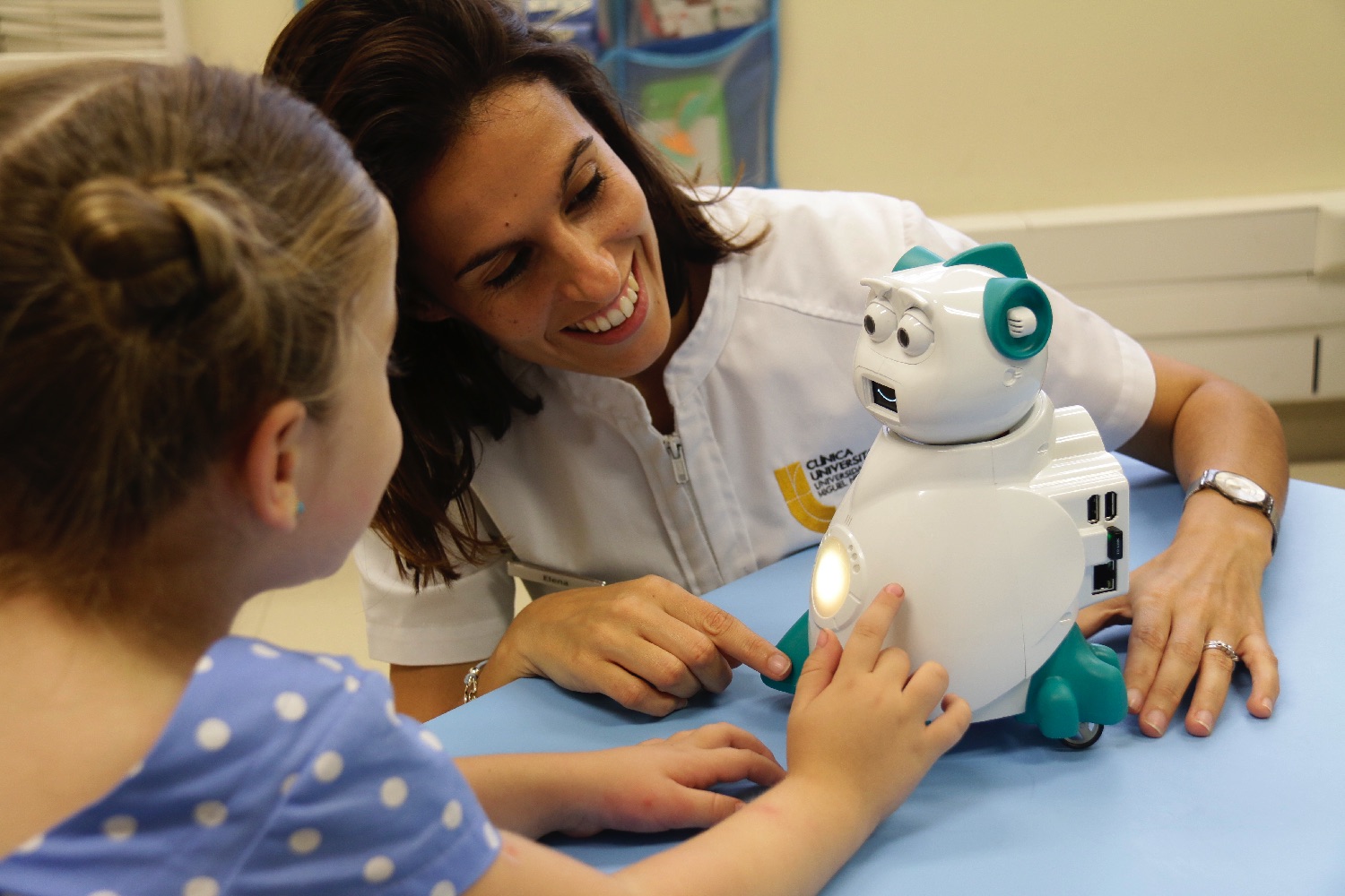robot could help kids with autism mg 1029 copia