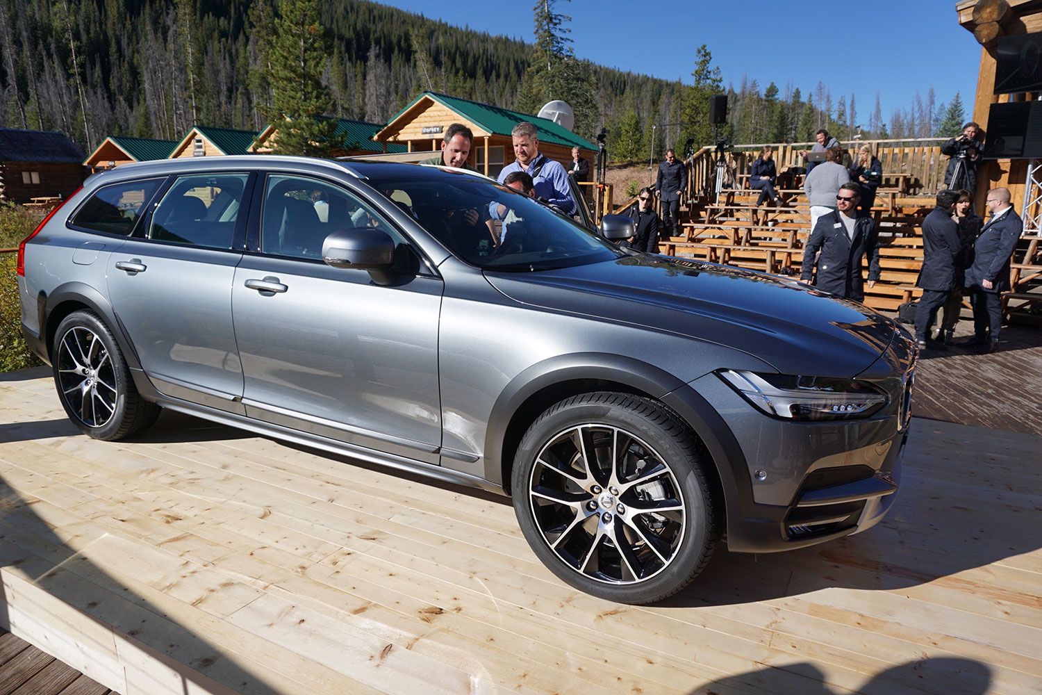 volvo v90 cross country news specs pictures 03