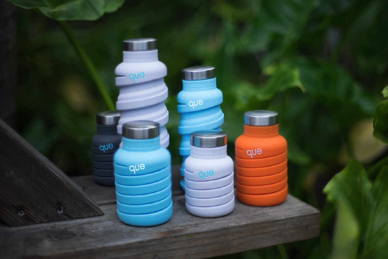 que collapsible water bottle coverphoto