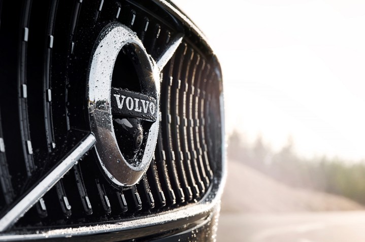 volvo car to communication new v90 cross country detail