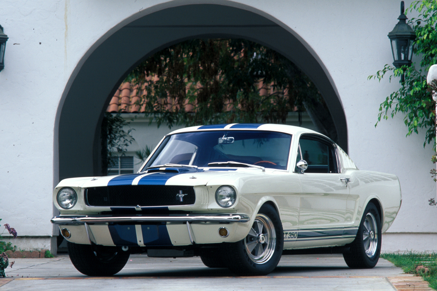 ford mustang history 1965 1
