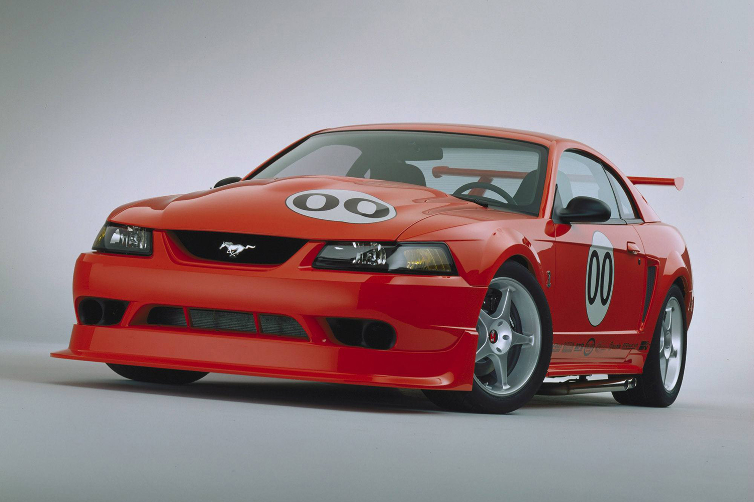 ford mustang history 2000 2