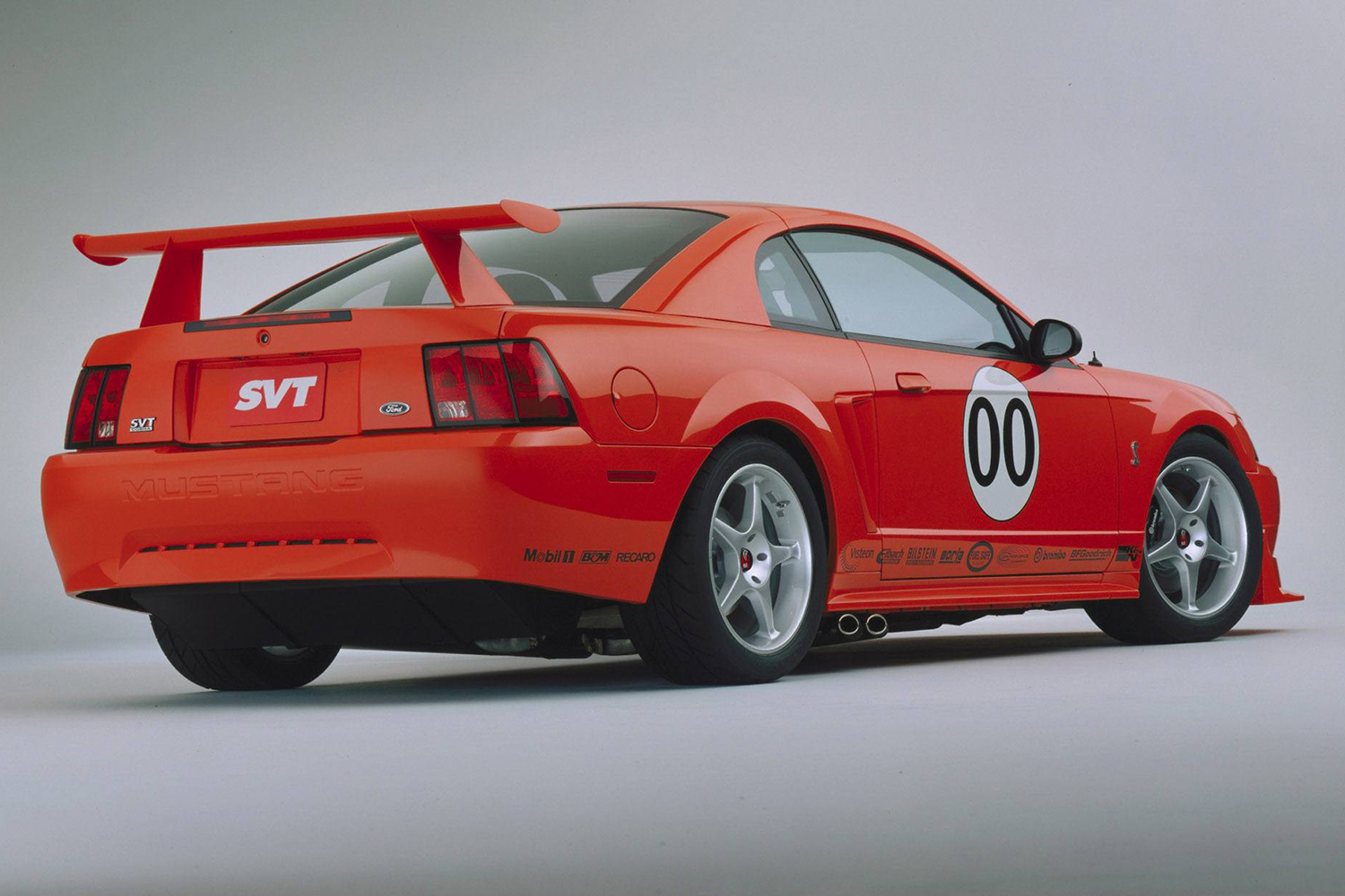 ford mustang history 2000 3