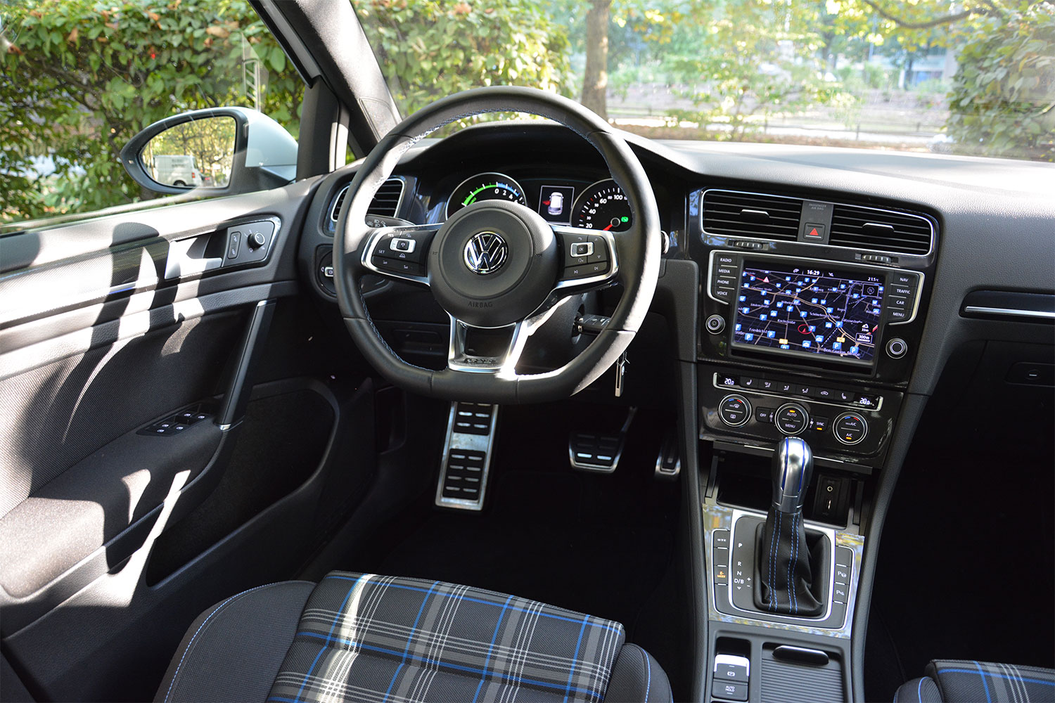 2016 Volkswagen Golf GTE