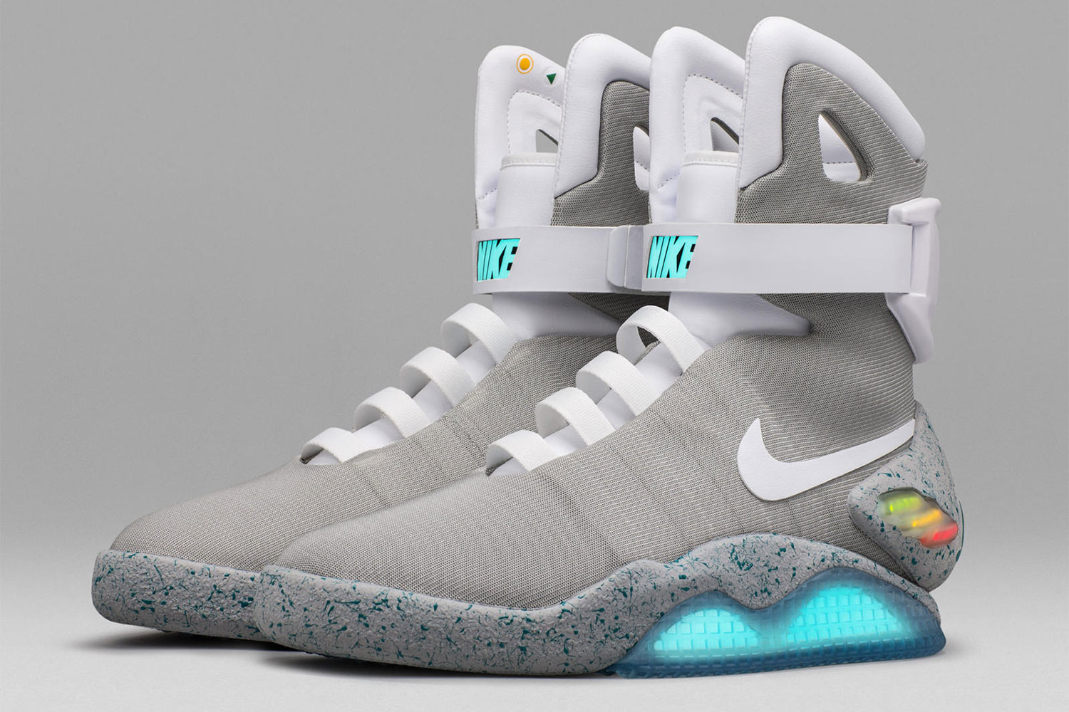 mag sneakers auction nike mag3
