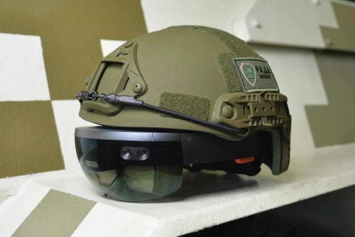 ukrainian military is augmenting tank commanders with hololens headsets hololensmilitary