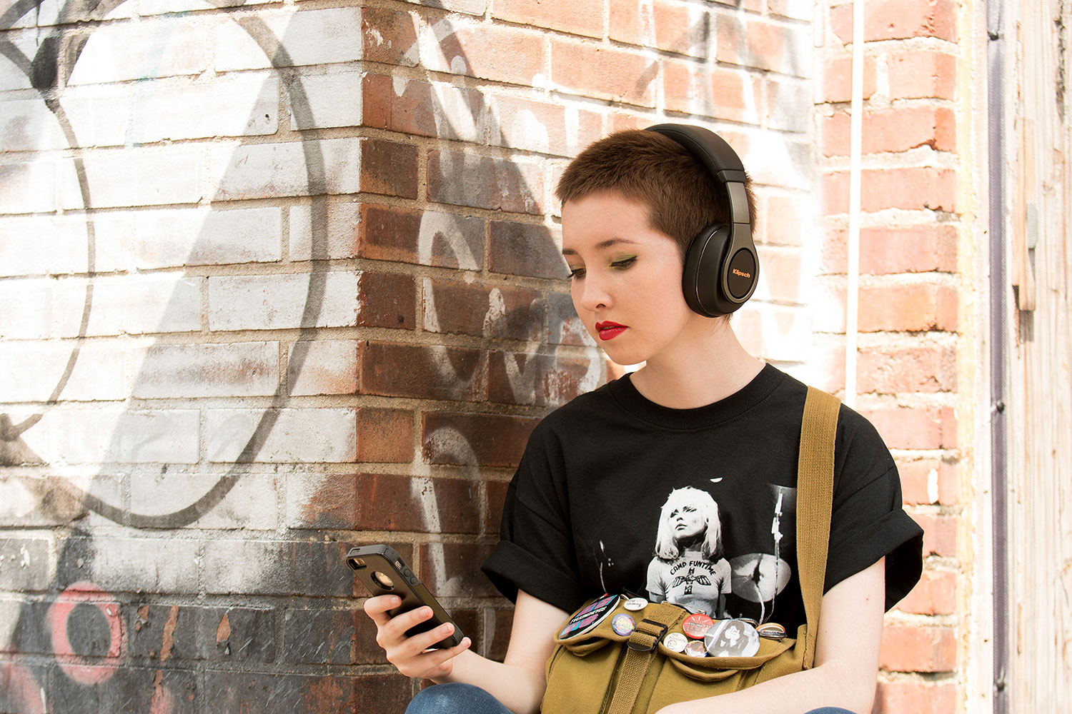 klipsch reference headphones adds new wireless models over ear bluetooth 1