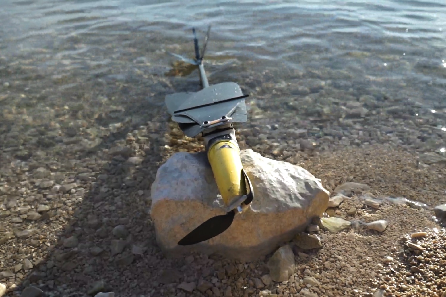 aquamav drone swim air closedwings2