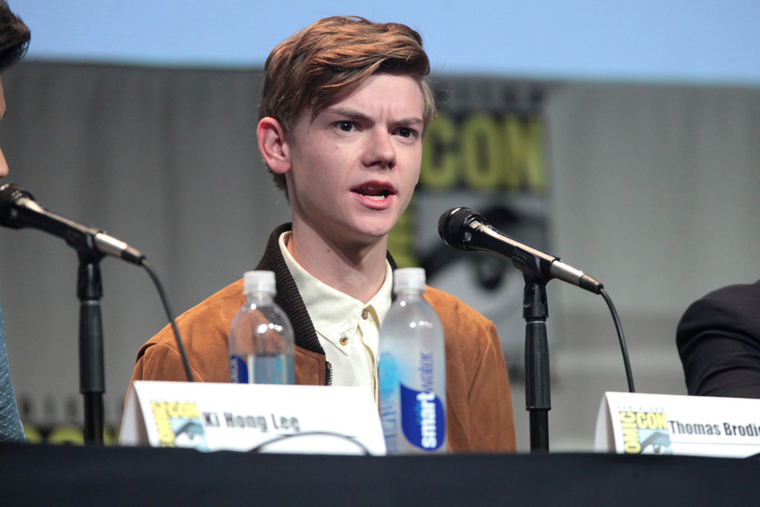 9 famous actors started child stars thomas brodie sangster 0
