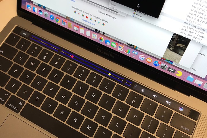 apple releases macos sierra 10 12 4 with night shift pac man touch bar macbook pro