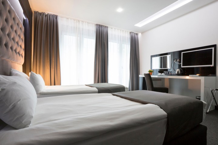 hotel thermostats rigged 43223072  modern elegant twin room interior