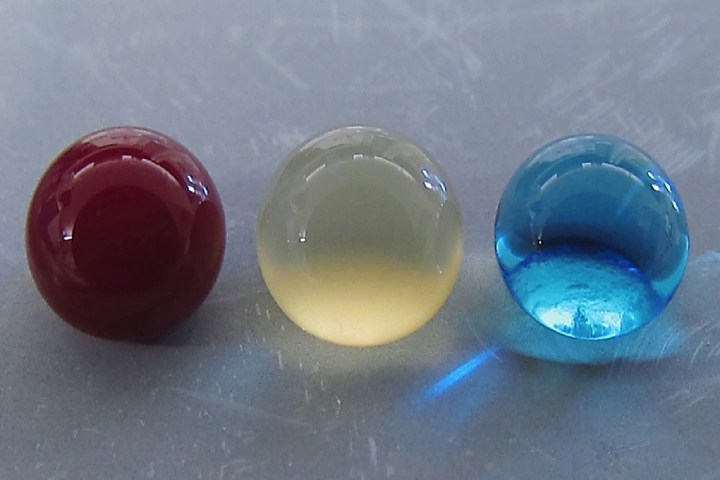medical implant blood repel  plasma water droplets on superhemophobic surface