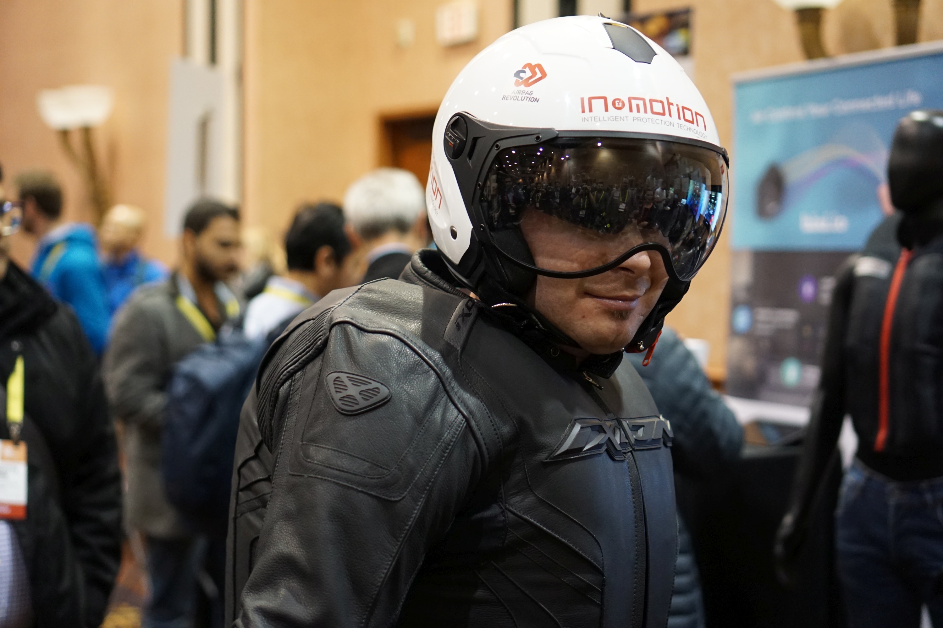 inmotion showcases smart moto airbag vest at ces 2017 dsc00144