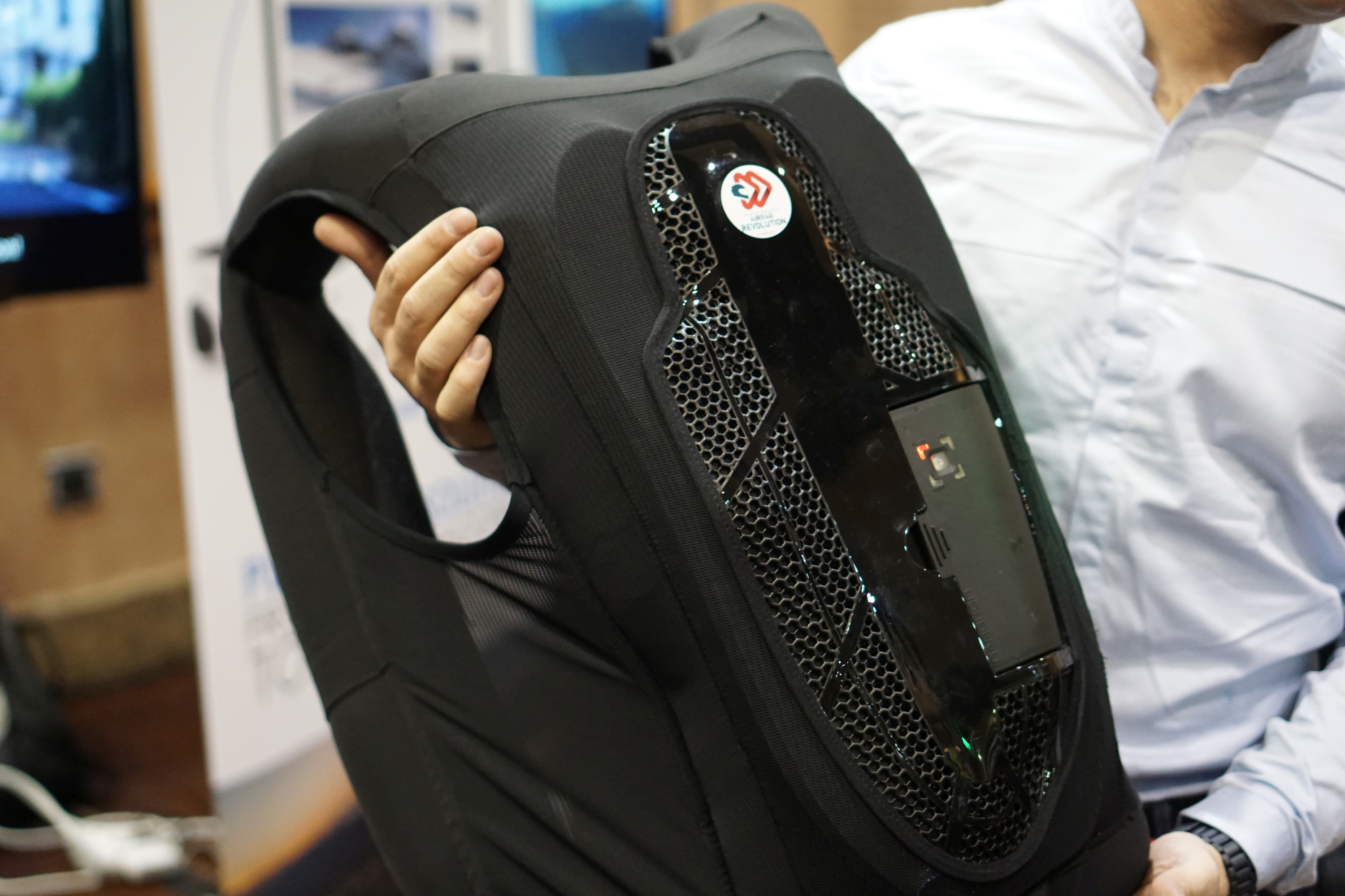 inmotion showcases smart moto airbag vest at ces 2017 dsc00147
