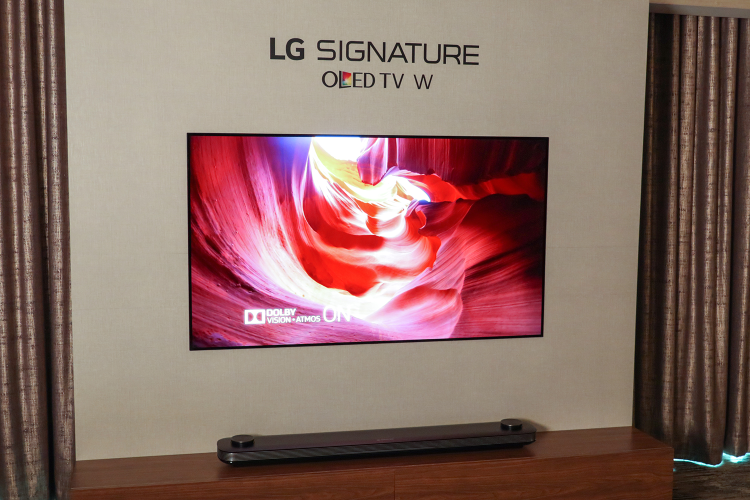 Музыка телевизора lg. Телевизор LG oled65w8. Телевизор LG 55nano9. LG 65 OLED 2017. OLED LG oled48cxr.