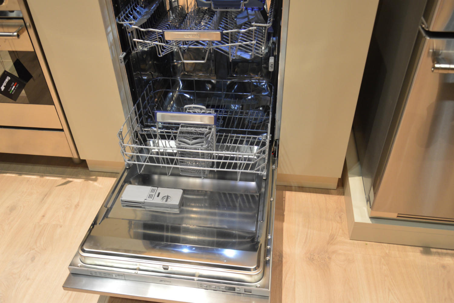 appliance trends kbis 2017 smeg third rack dishwasher 2