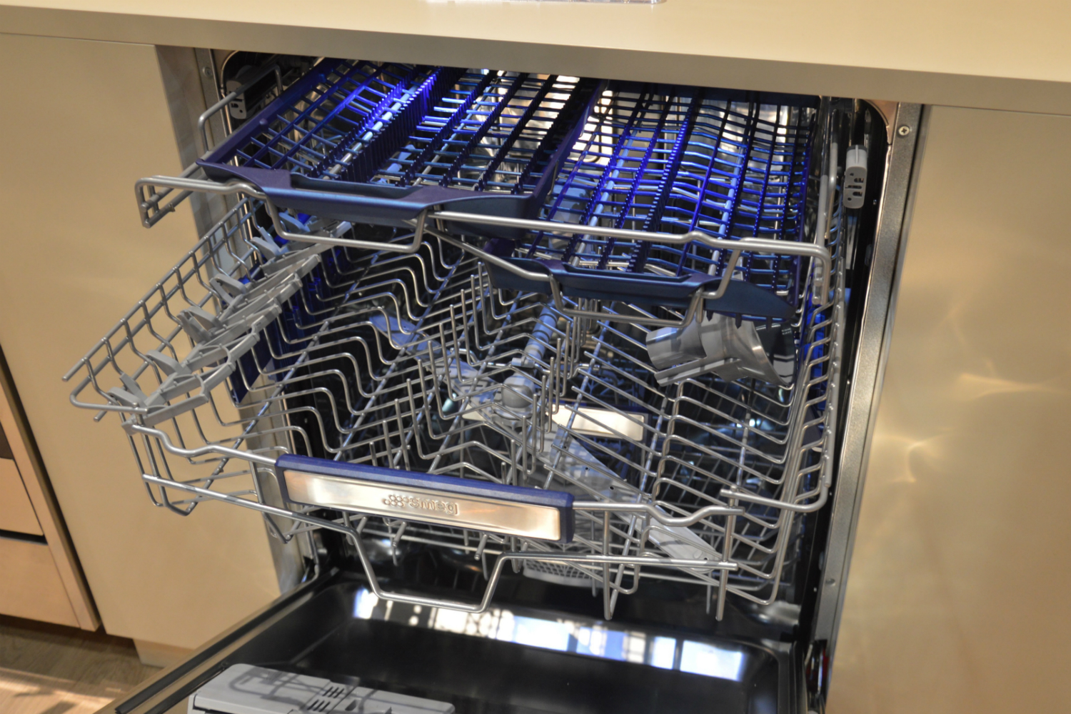 appliance trends kbis 2017 smeg third rack dishwasher 3