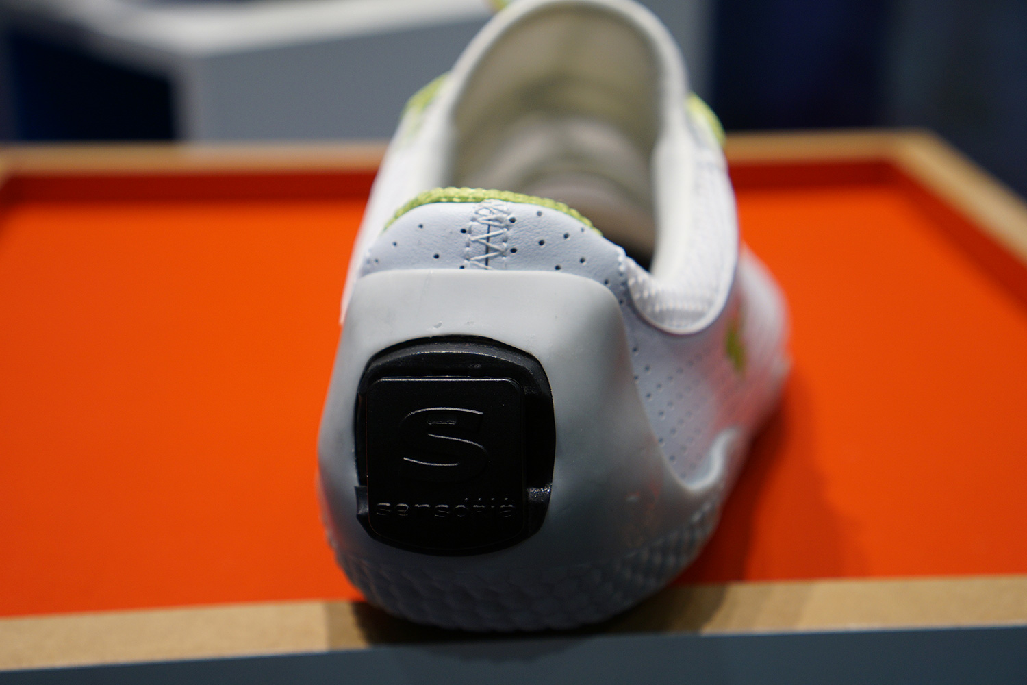 vivobarefoot sensoria smart running shoe 02