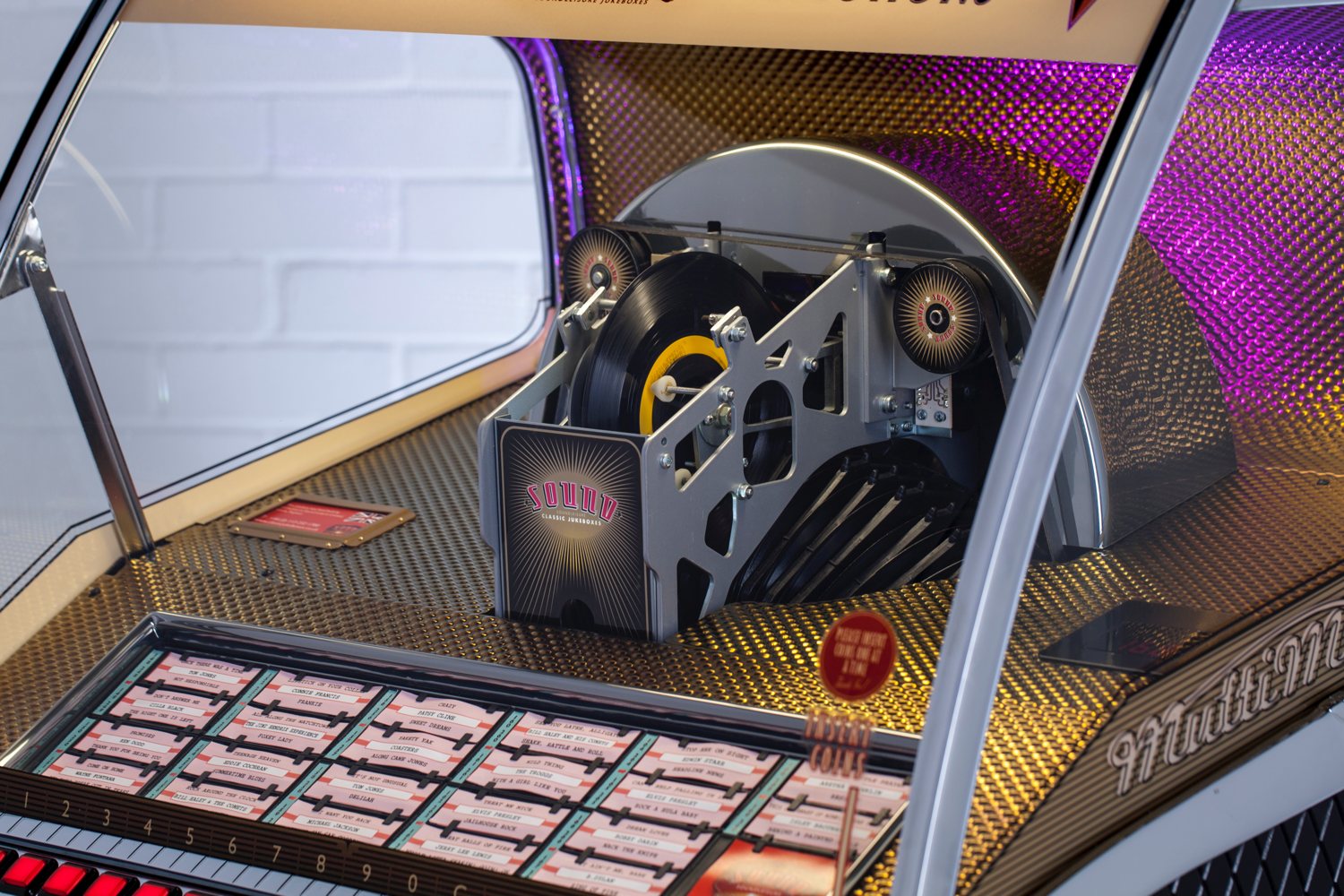 crosley c20 turntable vinyl jukebox ces 2017 rocket