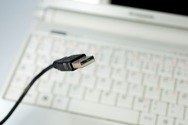 کابل USB-A.
