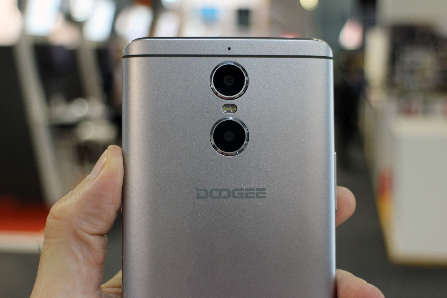 six fun quirky chinese smartphones mwc 2017 doogee shoot 1 2