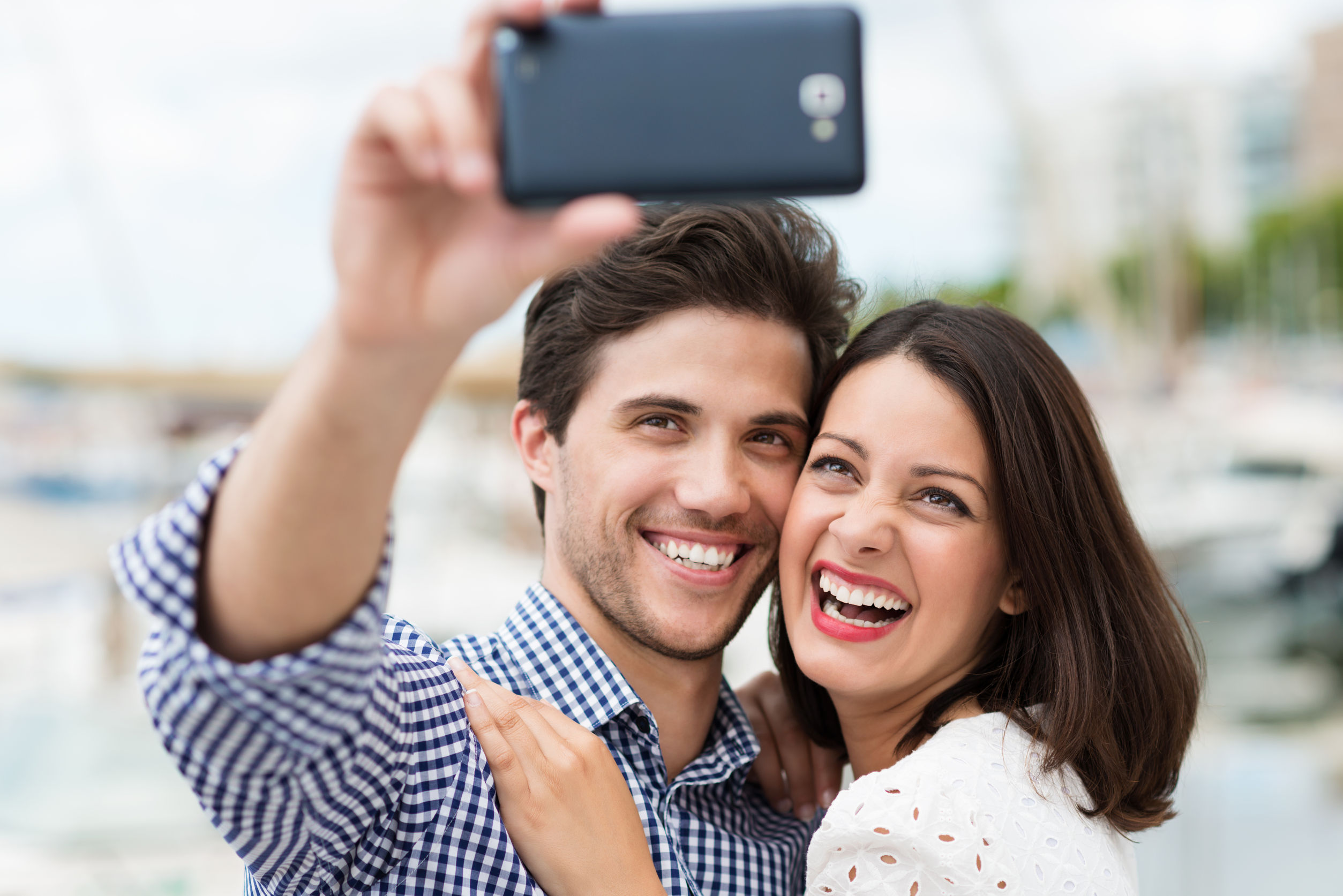 Young Couple Pose For Holiday Selfie On Clifftop Stock Photo - Download  Image Now - Selfie, Couple - Relationship, Friendship - iStock
