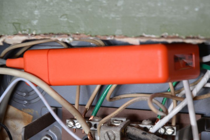 Sense Home Energy Monitor instalado en la caja de interruptores.