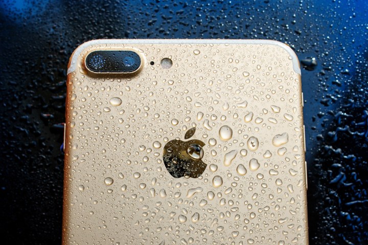 apple hydrophobic audio port patent iphone waterproof2