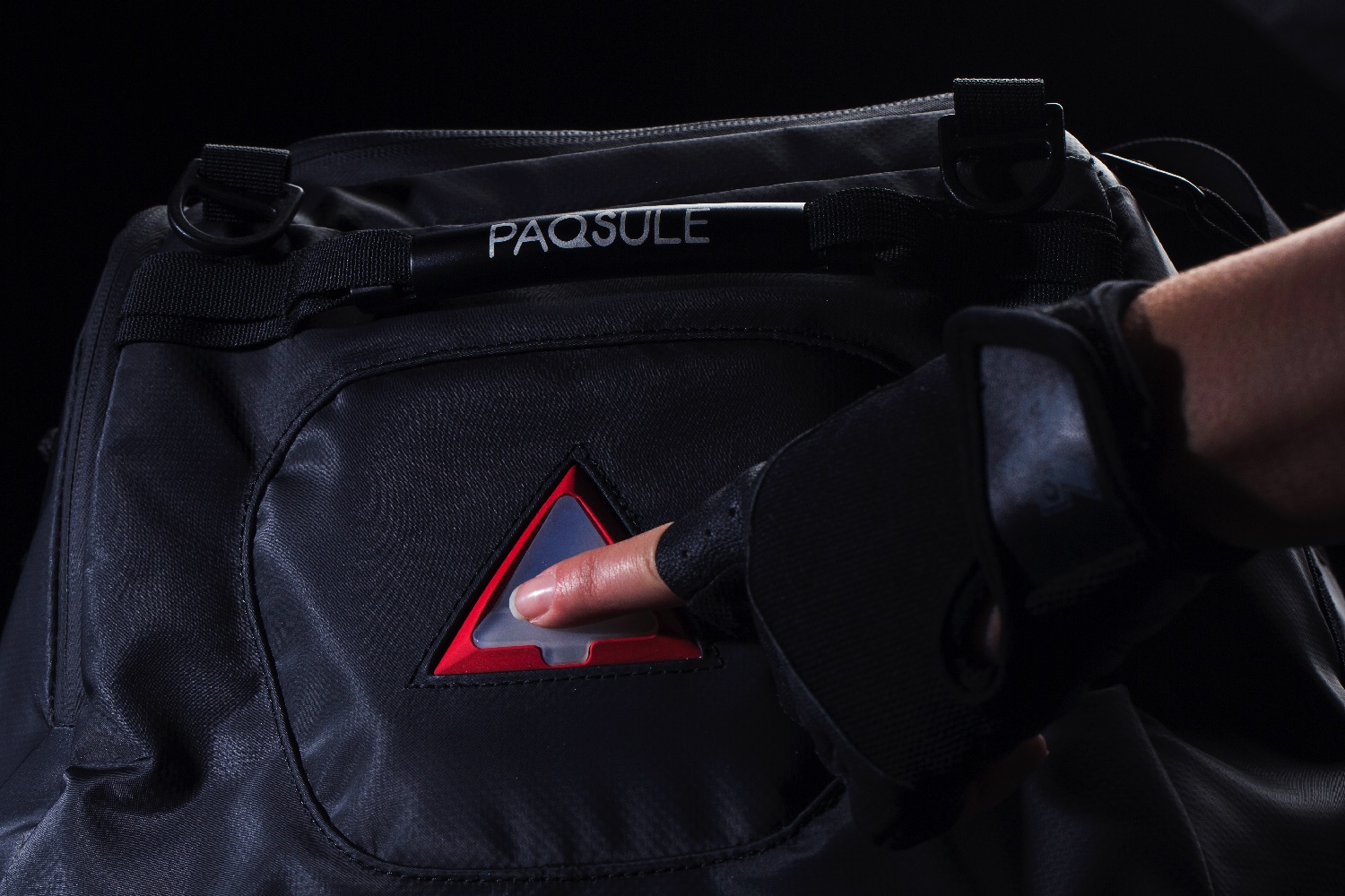 paqsule gym bag button 2