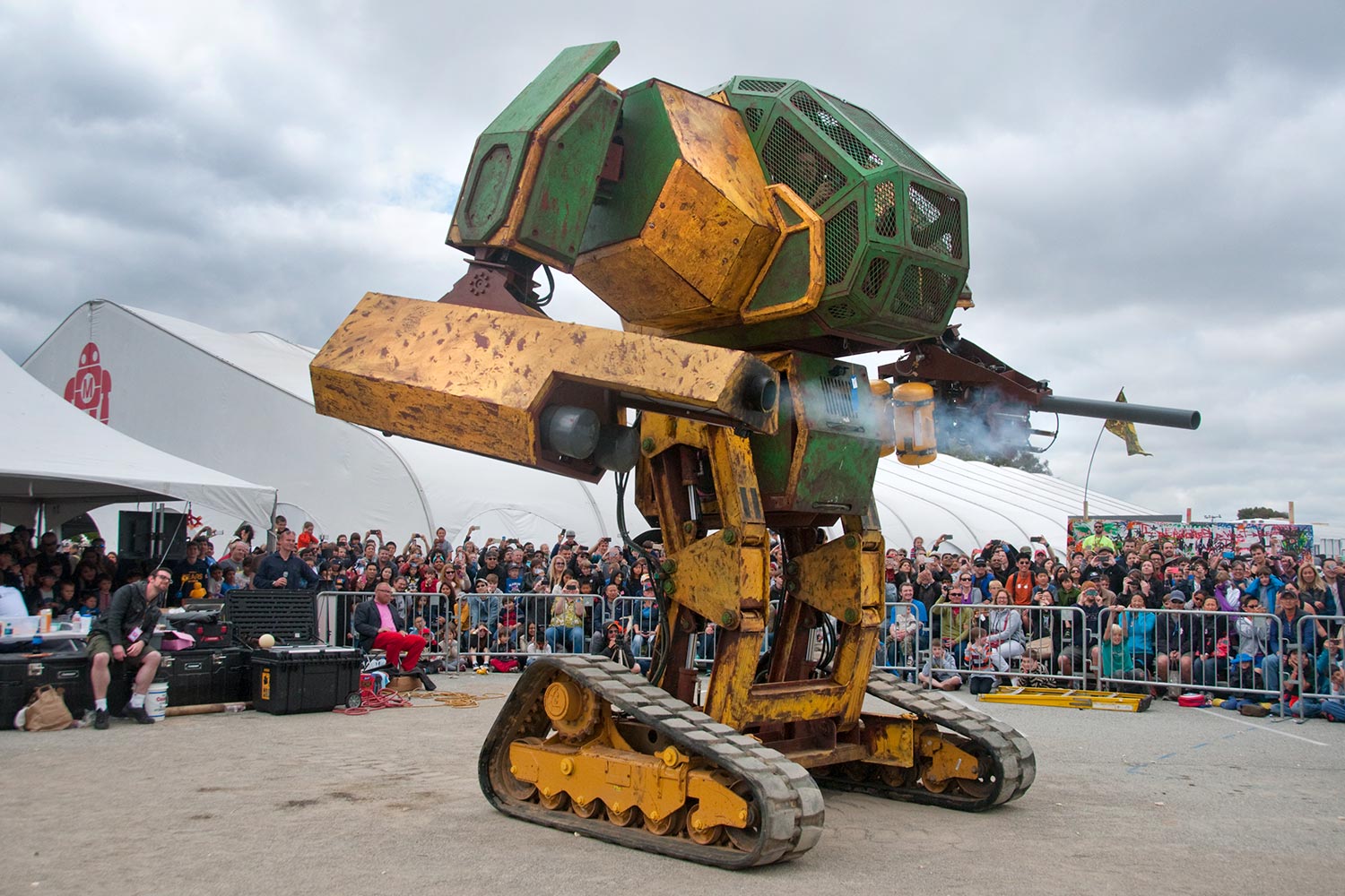 usa and japan are having a giant robot duel mkii at maker faire