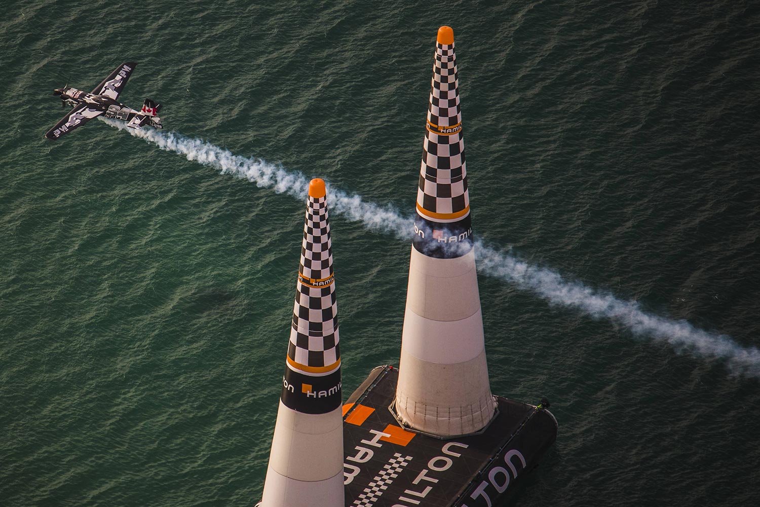 judging red bull air races with tech race abu dhabi 1  daniel grund redbull content pool
