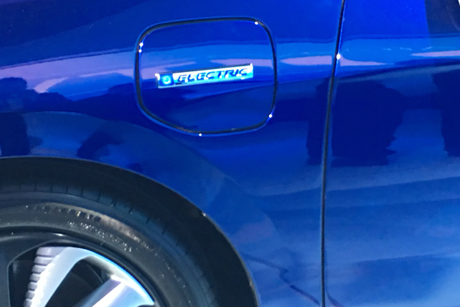 honda clarity plug in hybrid news specs performance range electric badge