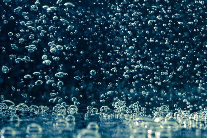 graphene saltwater drinking water 11548949  bubbles underwater