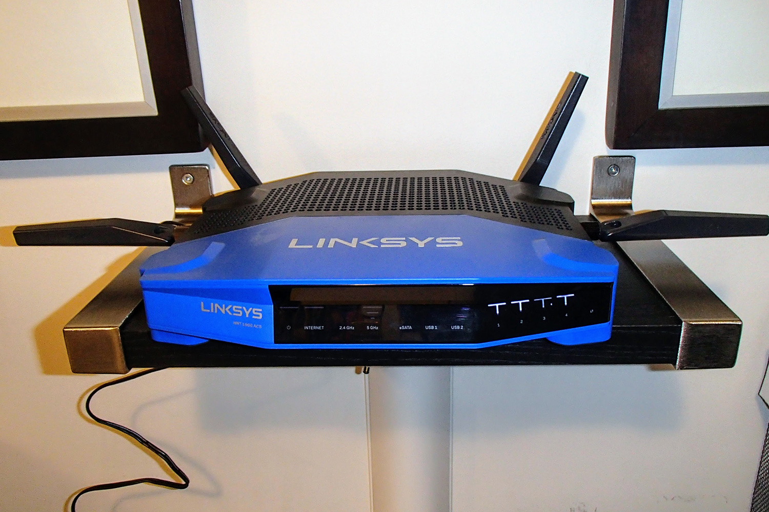 Linksys's new Wi-Fi 6 router can take in a 5G SIM card to deliver