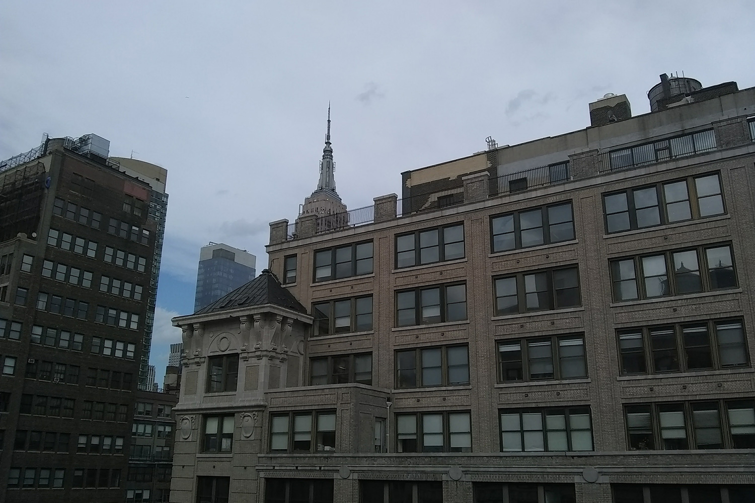 Moto E4 camera sample of buildings