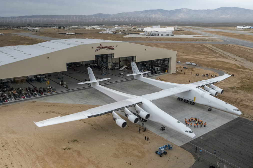 stratolaunch dwarves other aircraft strato 2