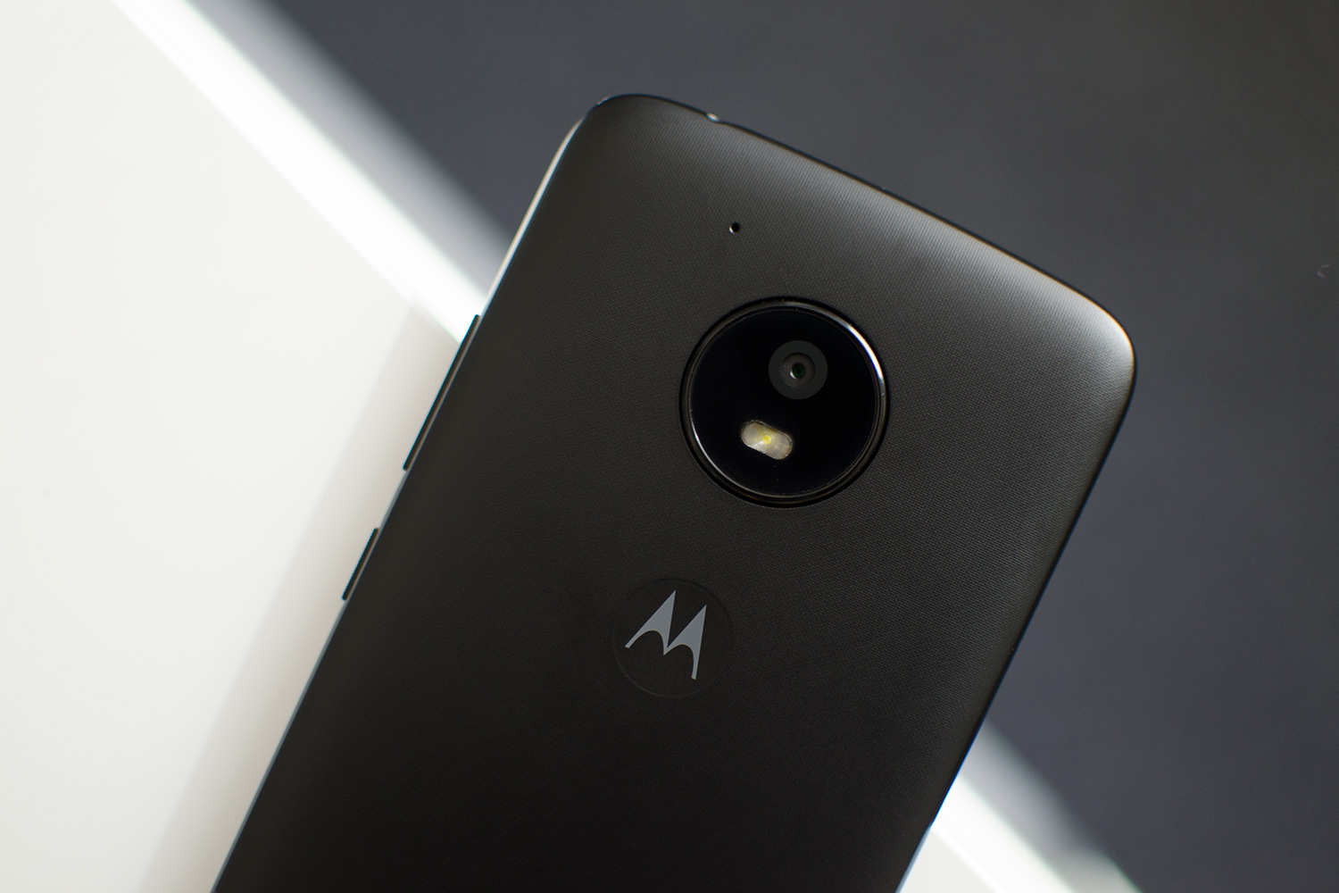 Moto G4 Plus Turns off Automatically on Receiving Incoming Call
